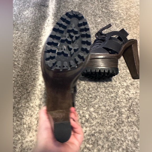 Burberry heels - Picture 3 of 3